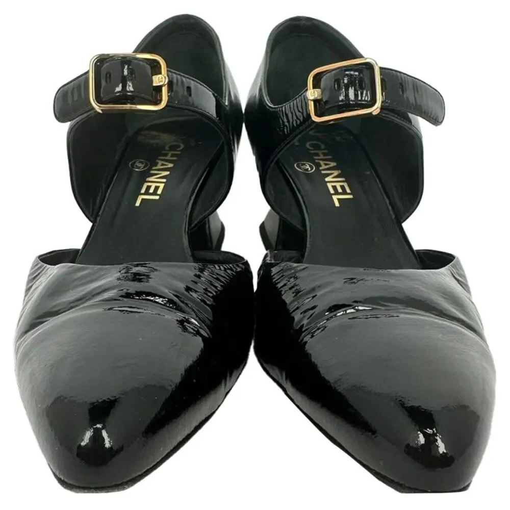 Chanel Almond-Toe Mary Jane Pumps in Black Patent Leather